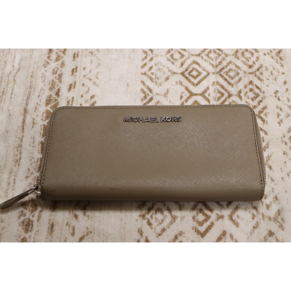 Michael Kors Jet Set Travel Saffiano Leather Continental Zip Wallet-Grey